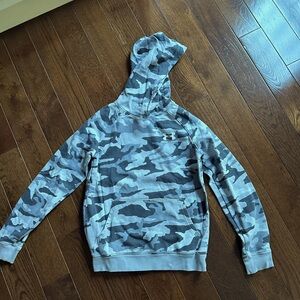 UNDER ARMOUR
Boys' Rival Printed Hoodie